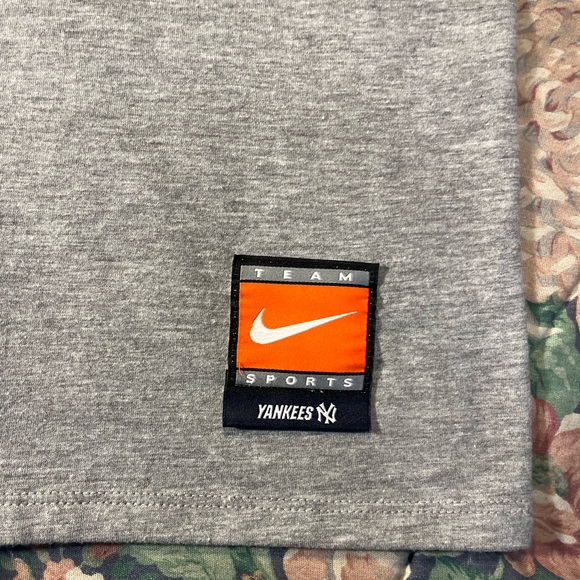 RARE YANKEES NIKE T SHIRT - Picture 2 of 5